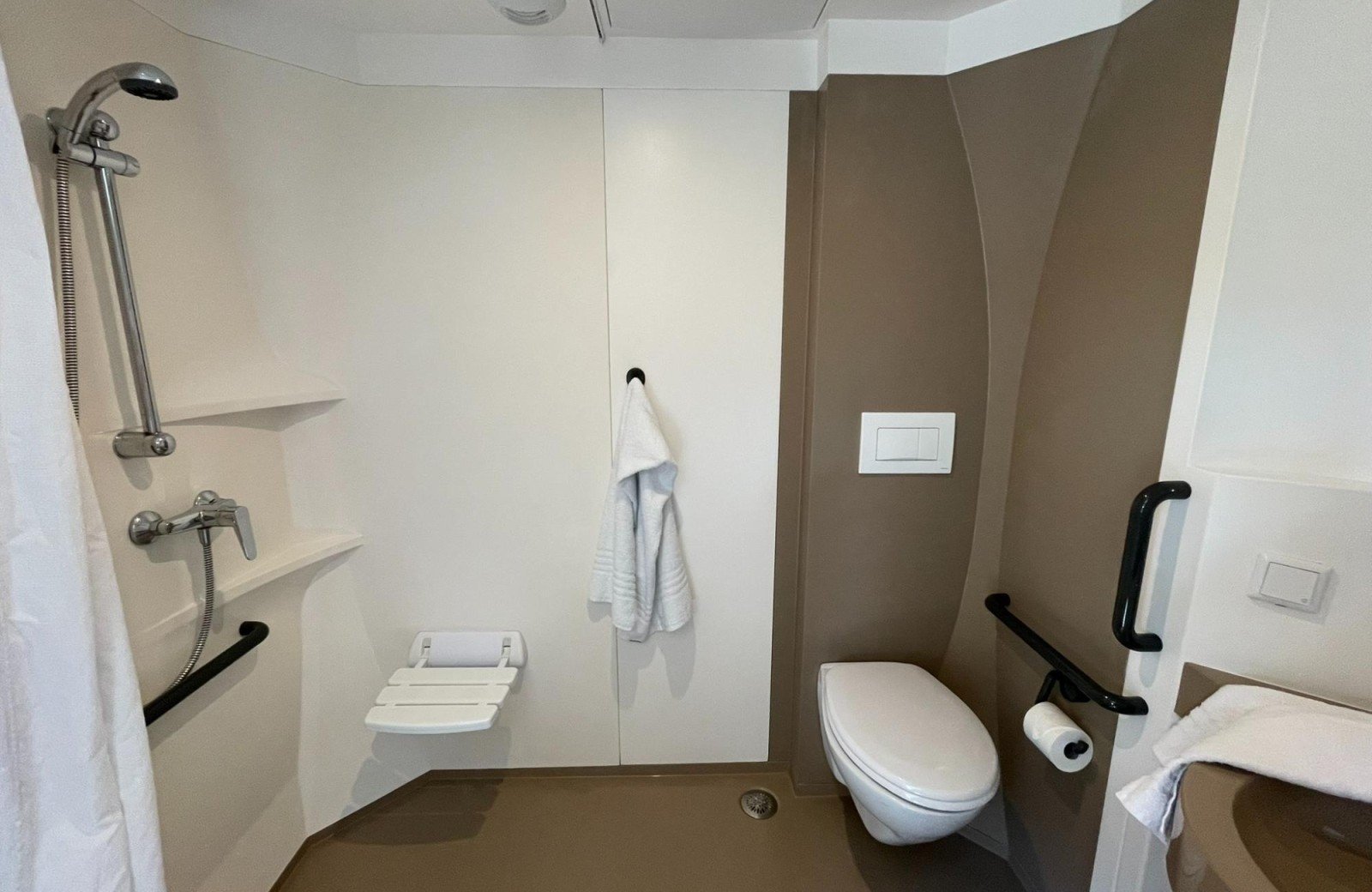 Strand49 strandbungalow mindervalide badkamer